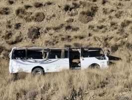 سقوط مینی بوس به دره