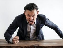 کمبود کدام ویتامین باعث عصبانیت می‌شود؟