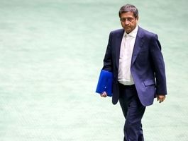 مجلس به همتی اعتماد نکرد و استیضاح رای آورد/ او اولین وزیر است که از دولت پزشکیان خارج می شود