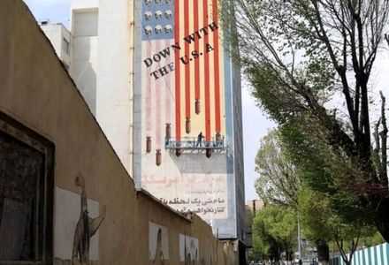 شعار «مرگ بر آمریکا» از دیوار خیابان معروف تهران پاک شد؟